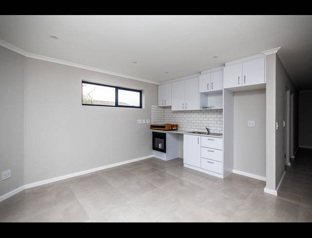 20 BEDROOM APARTMENT BLOCK FOR SALE IN TABLE VIEW